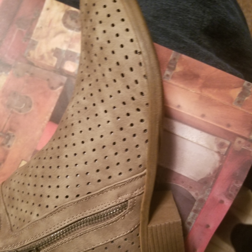 Ankle boots